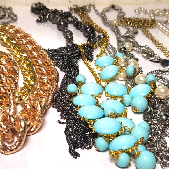 NT541 Wearable Vintage Necklaces Grab Bag or Craft Lot - Picture 6 of 12